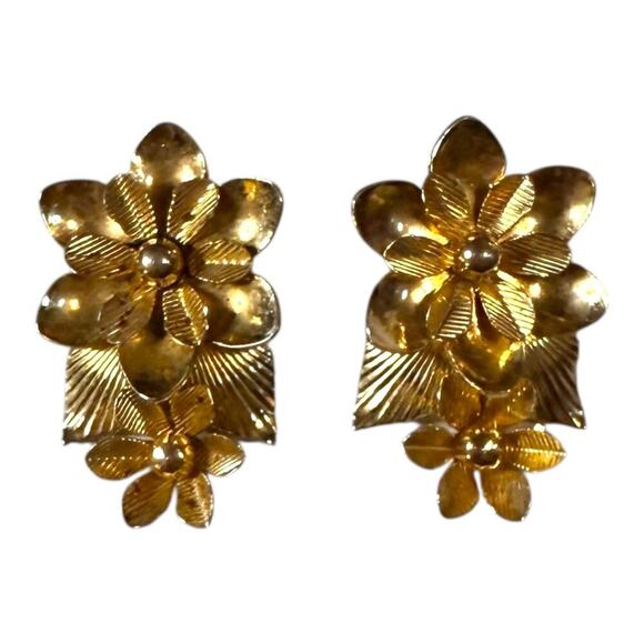 Vintage Coro Earrings Womens Gold Tone Flowers and Leaves Clip On READ - Picture 1 of 5